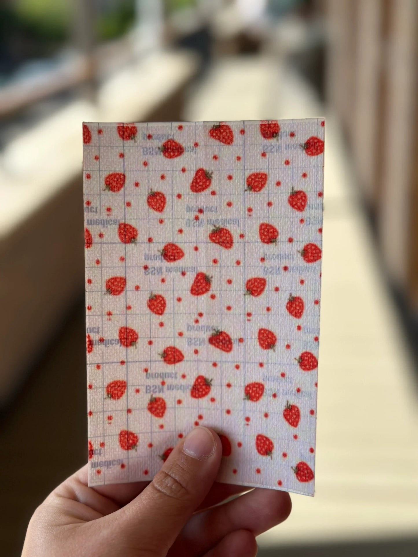 Sonde pleister, aardbeitjes.